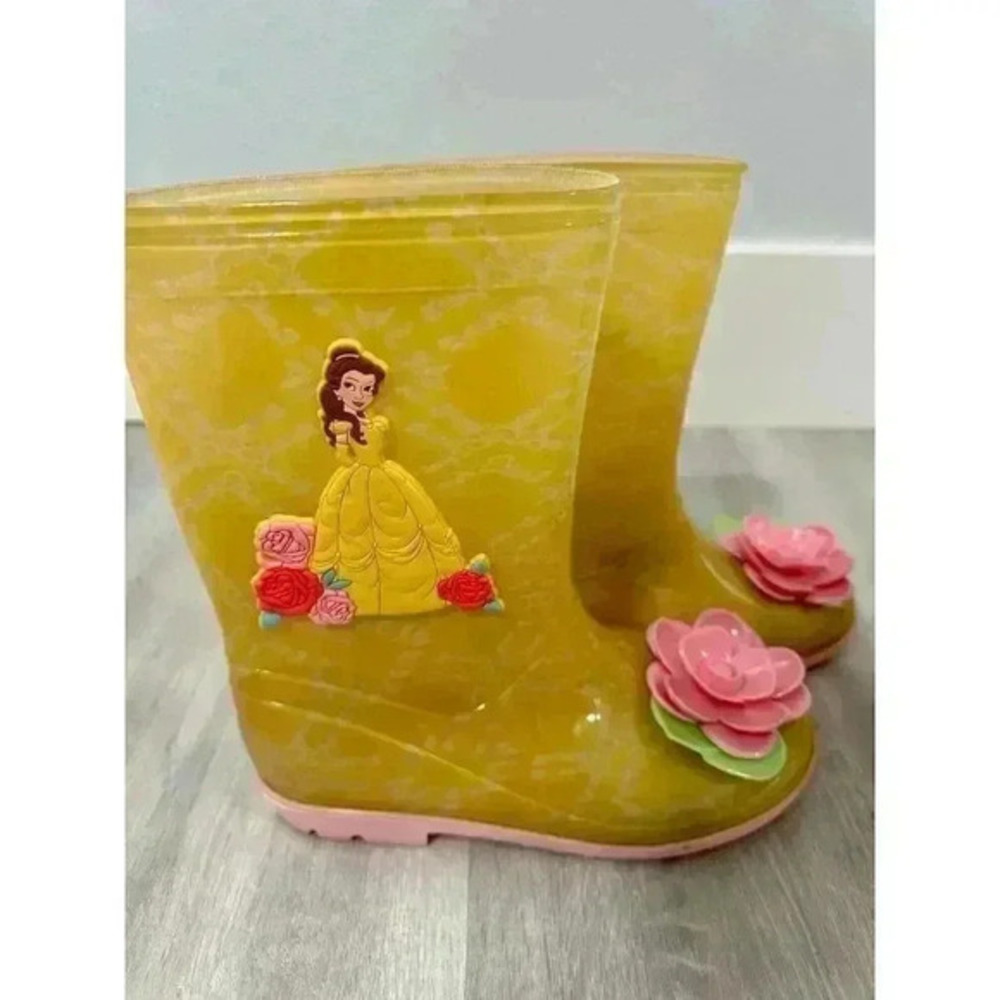 butter Disney Store Belle Rain Boots yellow Shoes Girls Size 1 with water bottle - Picture 2 of 8